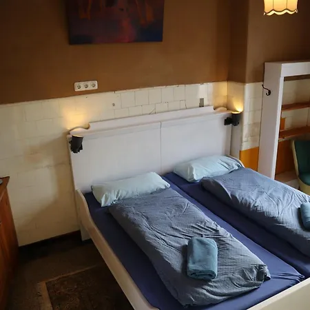 אכסניה Schicksaal*